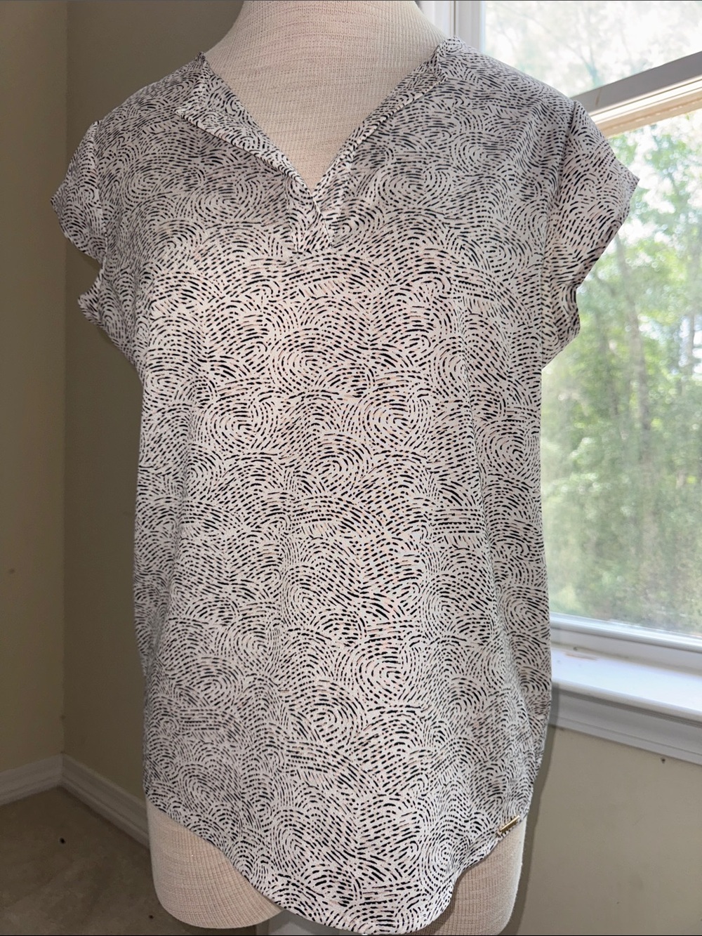 Ivanka Trump Black and White V-Neck Printed Blouse